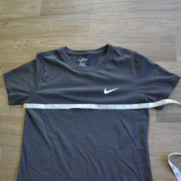 Nike Women's The Nike Tee Gray Short Sleeve Shirt Size Small - Picture 3 of 5